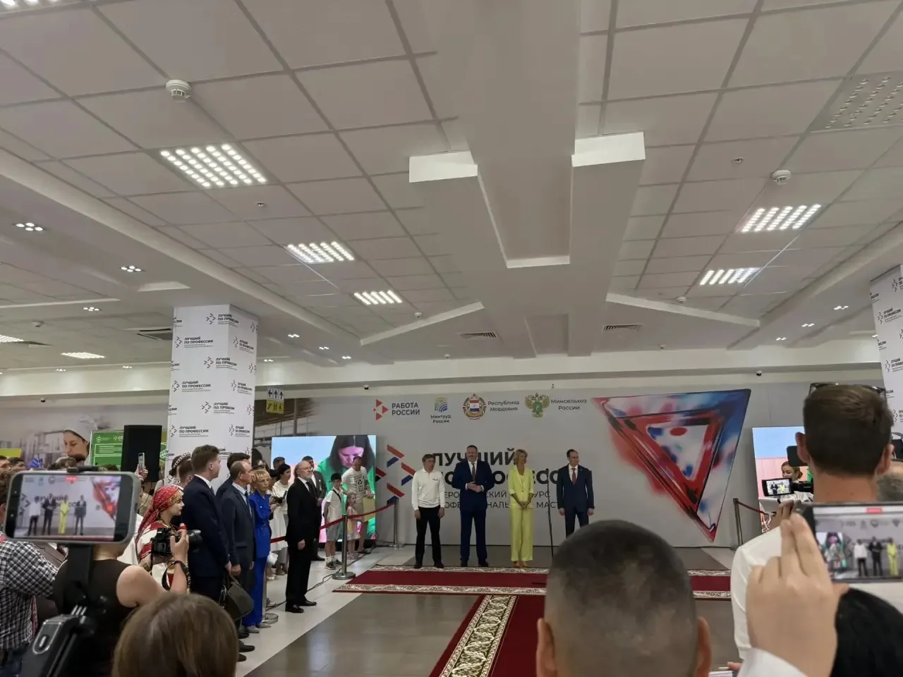 Кадры со второго этапа конкурса «Лучший по профессии» в номинации «Ветеринарный фельдше...