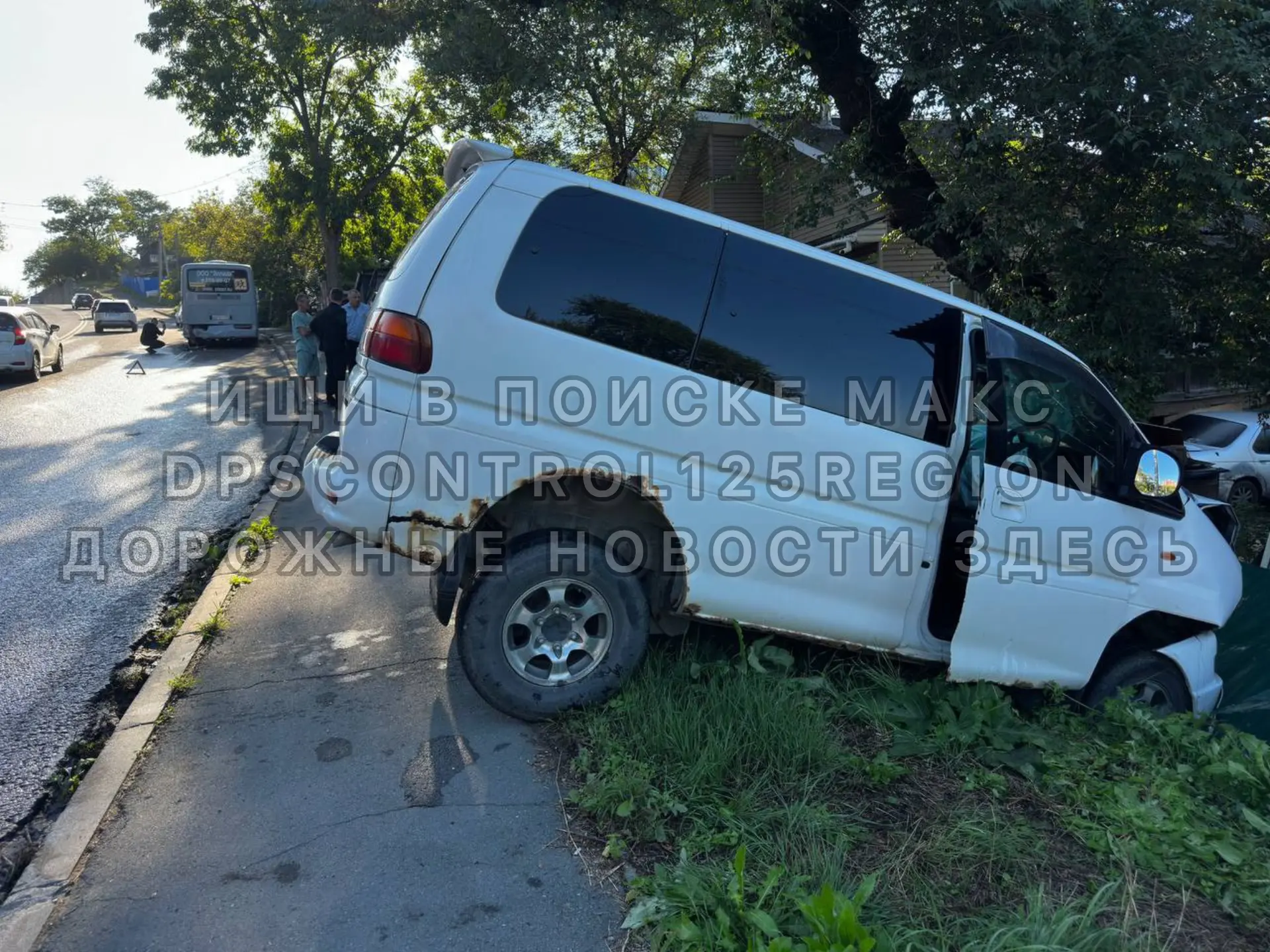 Во Владивостоке на Всеволода Сибирцева произошло ДТП из-того, что водителя ослепило солнце