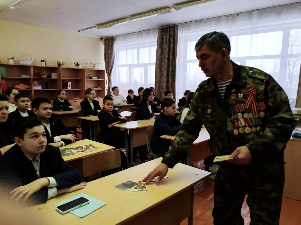 ГОРЬКАЯ ПАМЯТЬ АФГАНСКОЙ ВОЙНЫ  🗓️В нашей школе в честь памятной даты вывода советских войск из Афга