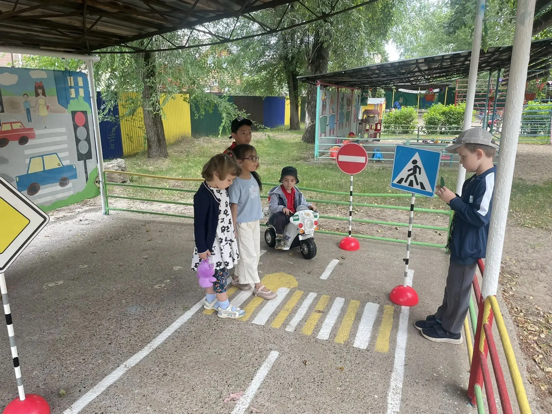 Дата: 14 июля 🍓
🚦 Безопасность на дороге и железной дороге 🚦

Сегодня у наших ребят прошёл очень 