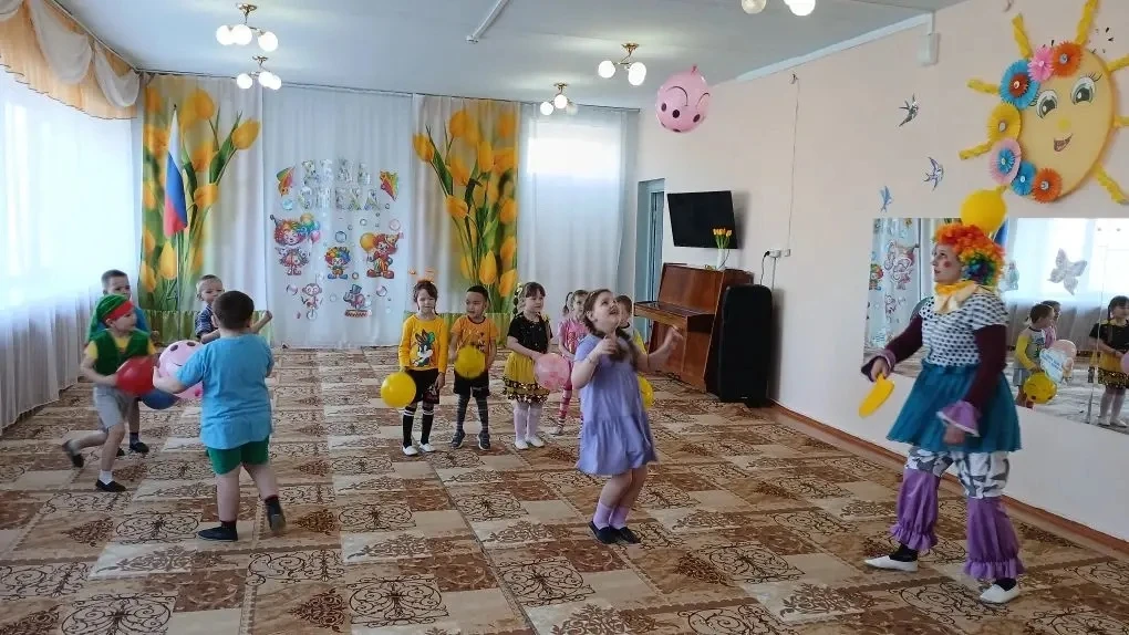 С праздником смеха, шуток и веселья! С первым апреля!🥳😁
