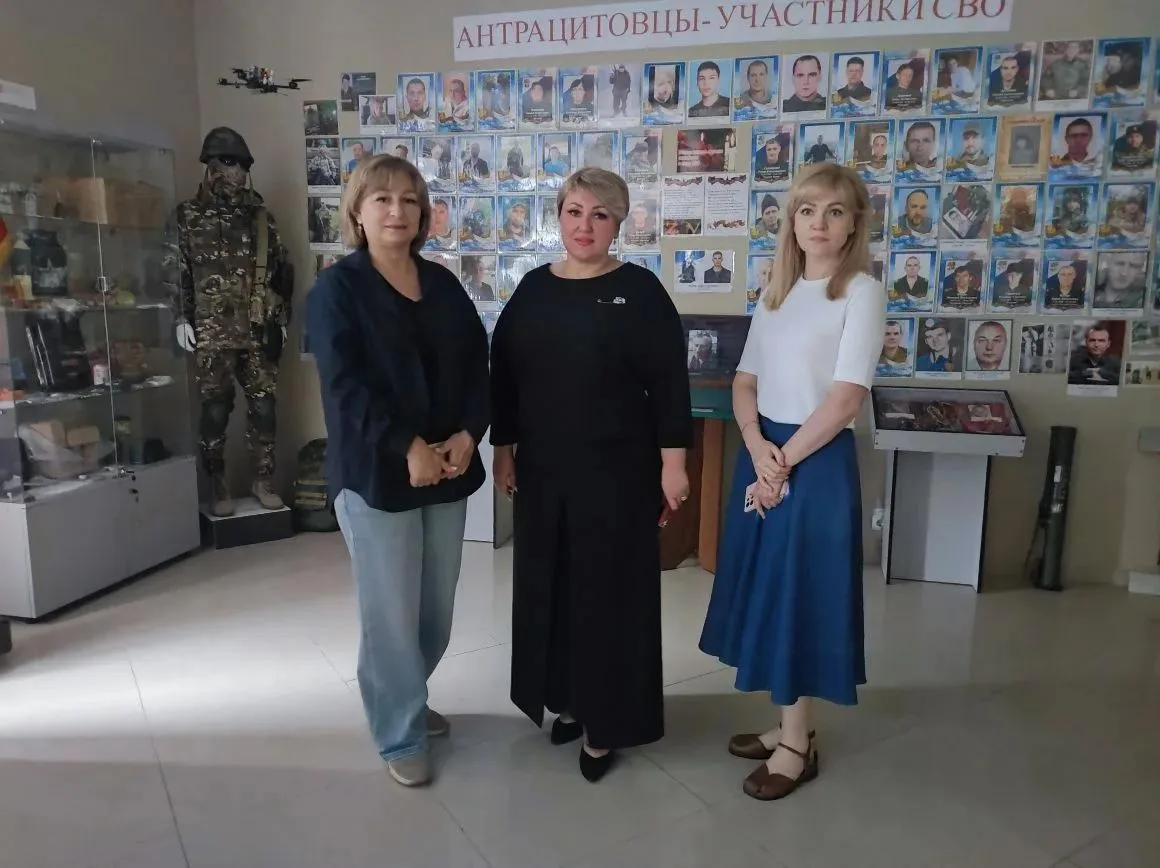 Сотрудники "Архивного отдела муниципального образования администрации Антрацитовского муниципального