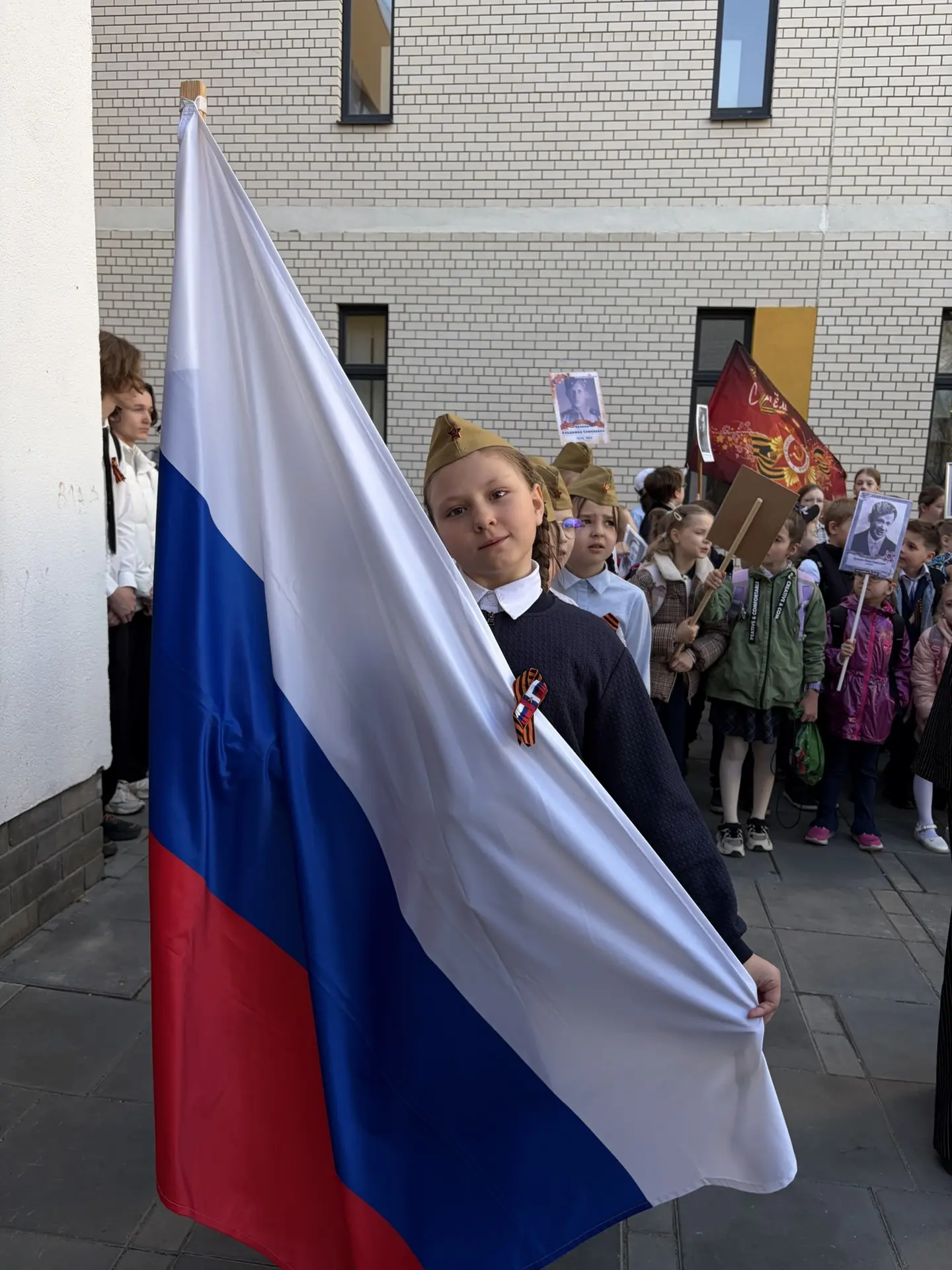 🎖️ 6 мая 2026 года в 8:00 в нашей школе была проведена торжественная линейка, приуроченная к праздно