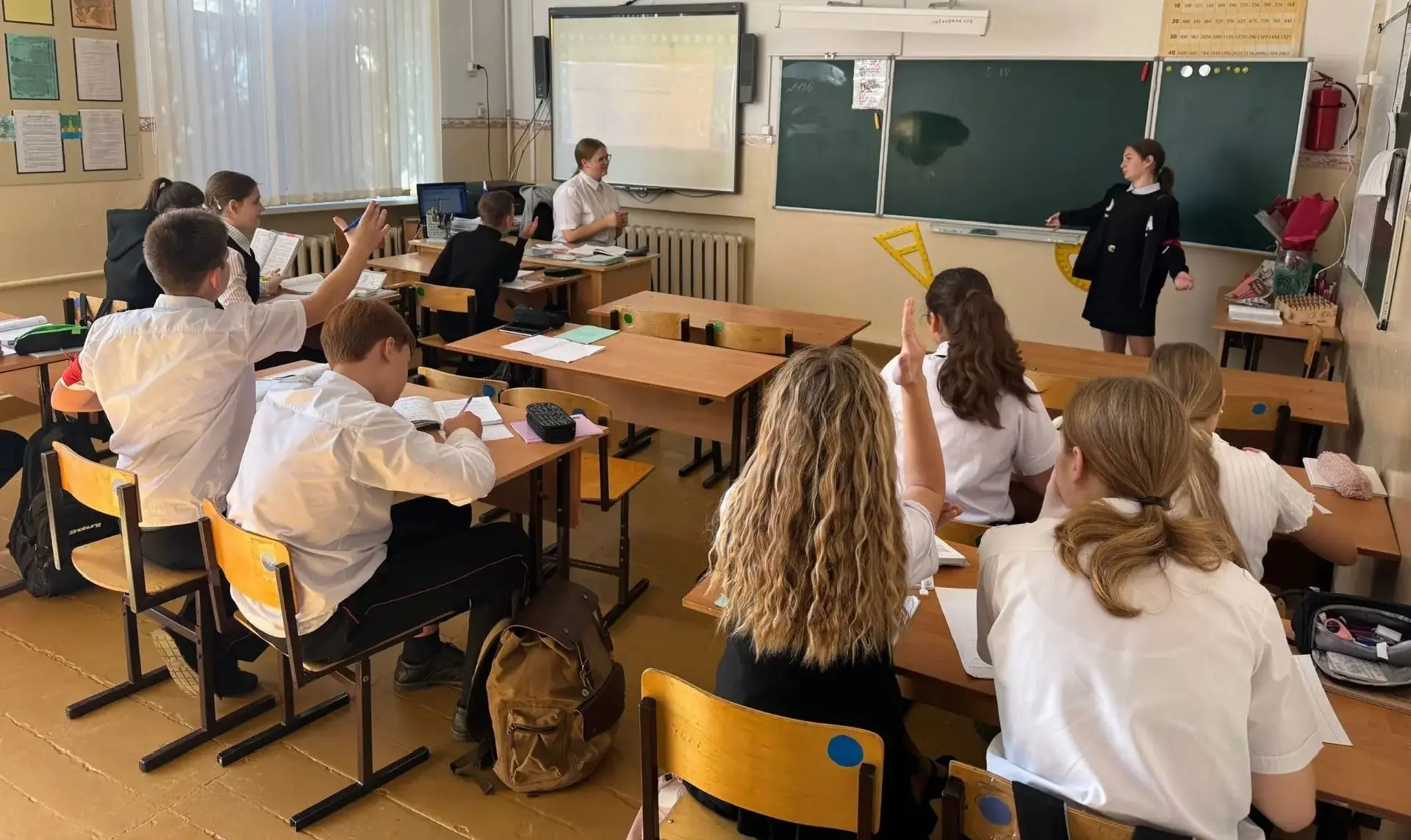 ✨Будущее начинается сегодня: в школе прошел День самоуправления!