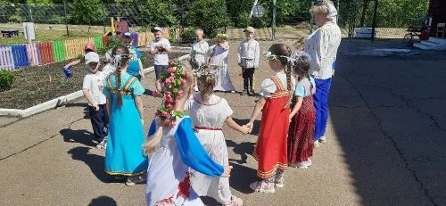 "День Святой Троицы в детском саду"                                                    ...