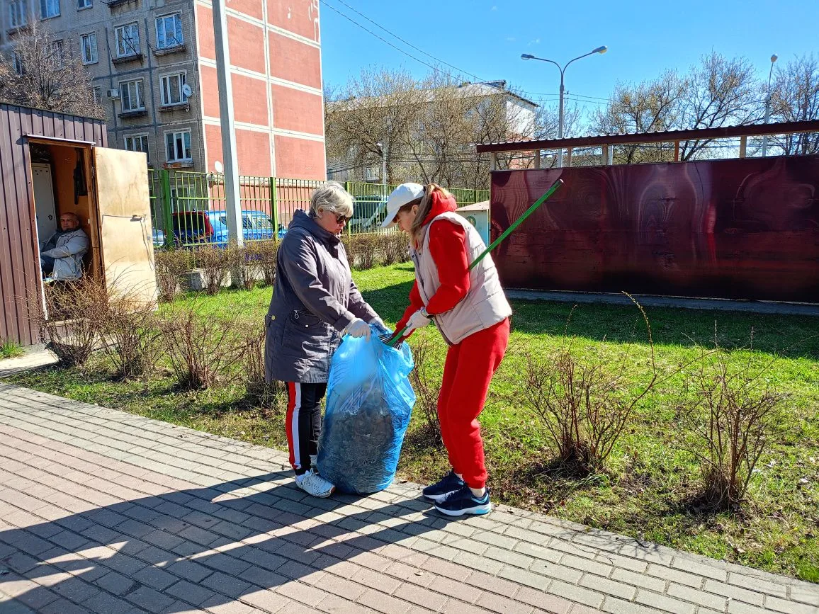 ✨Сегодня на территории дошкольного отделения «Калинка-2» состоялся общегородской субботник, который 