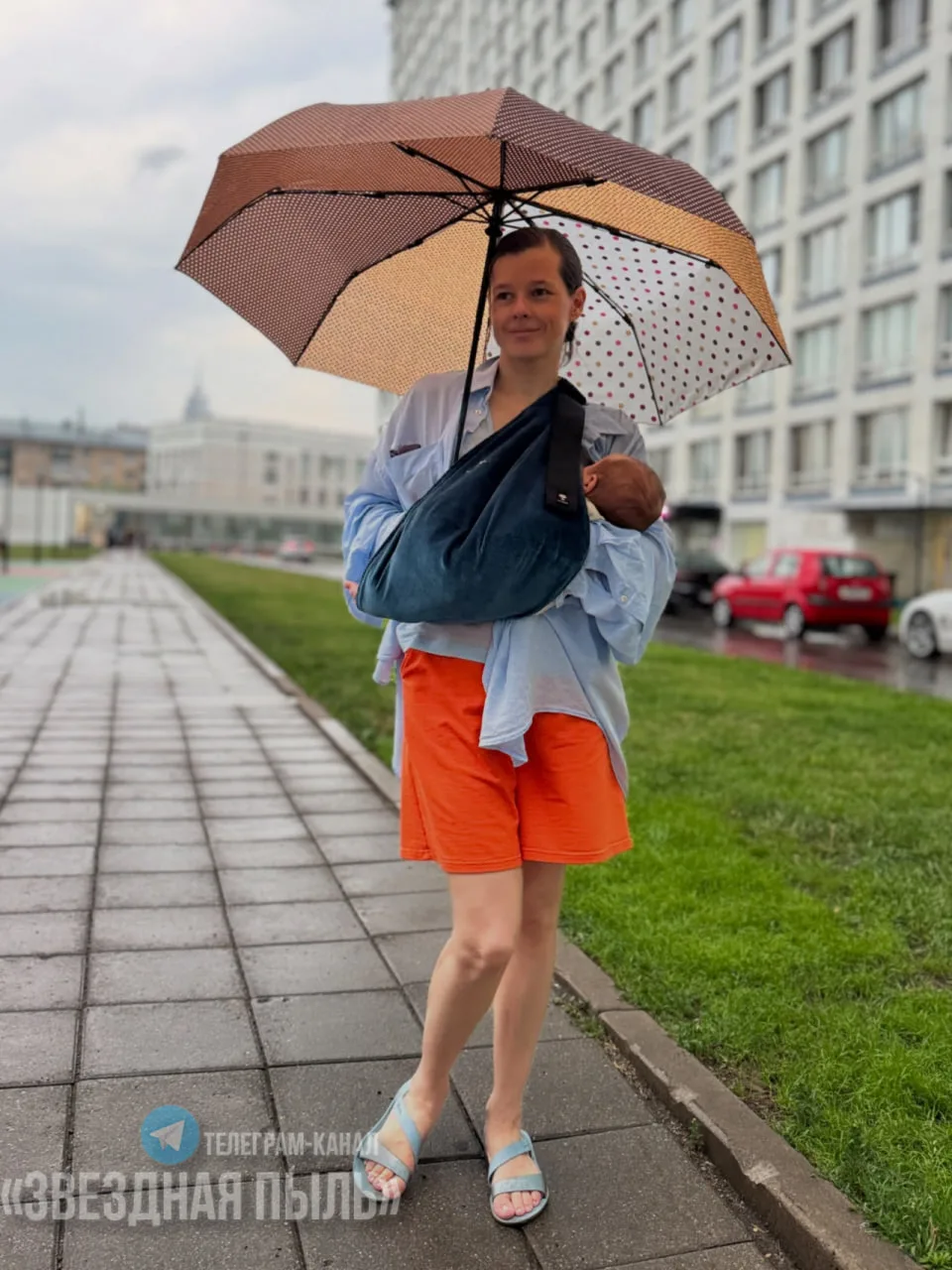 ✨Катерина Шпица с мужем - фитнес-тренером Русланом Пановым, и сыном Богданом на прогулке. Актриса пи