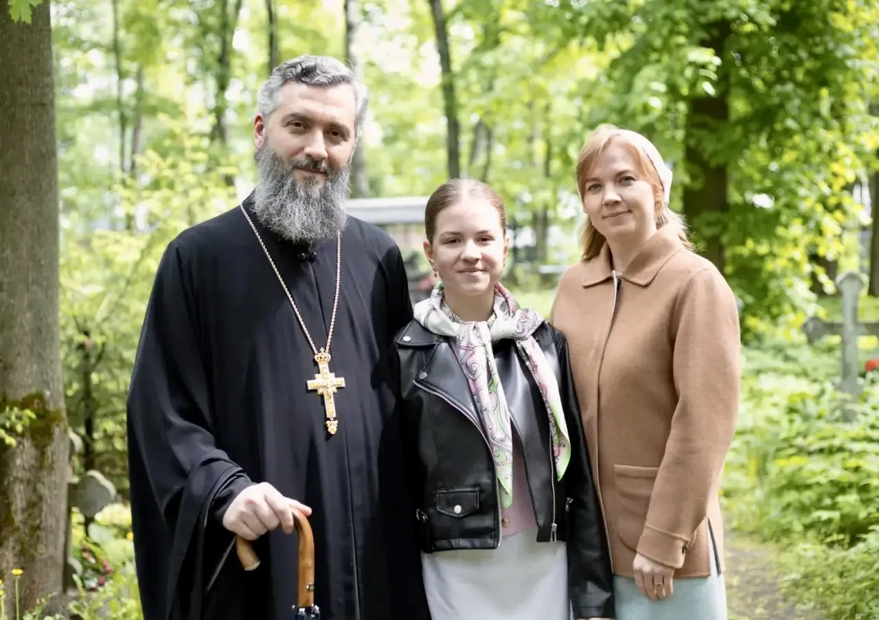 #словонастоятеля 

В этот мир мы входим одни, а уходим — уже в окружении целого сонма святых угодник