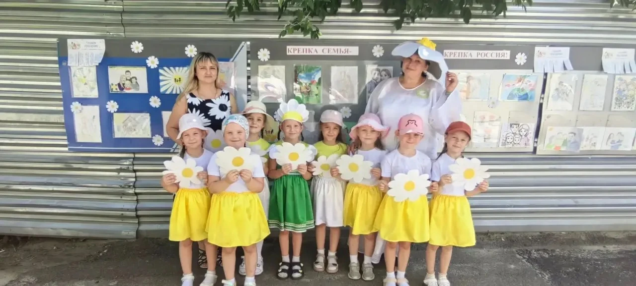 🤝 «Крепка семья - крепка Россия» 🇷🇺 

Дети детского сада приняли  участие  в фотовыставке «Крепка