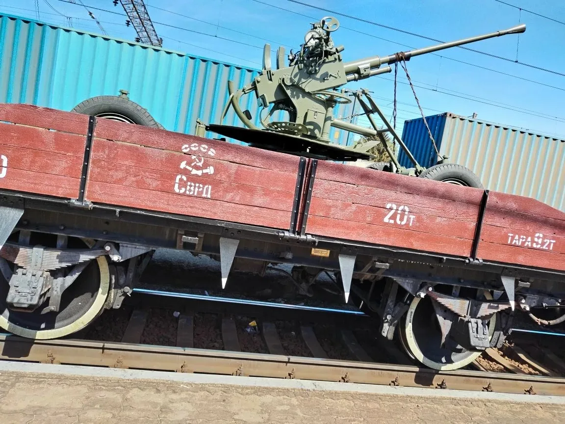 🚂 8А, 8В и 10А — на «Поезде Победы»!  Учащиеся МАОУ СОШ № 5 г. Ишима посетили передвижной музей «Пое