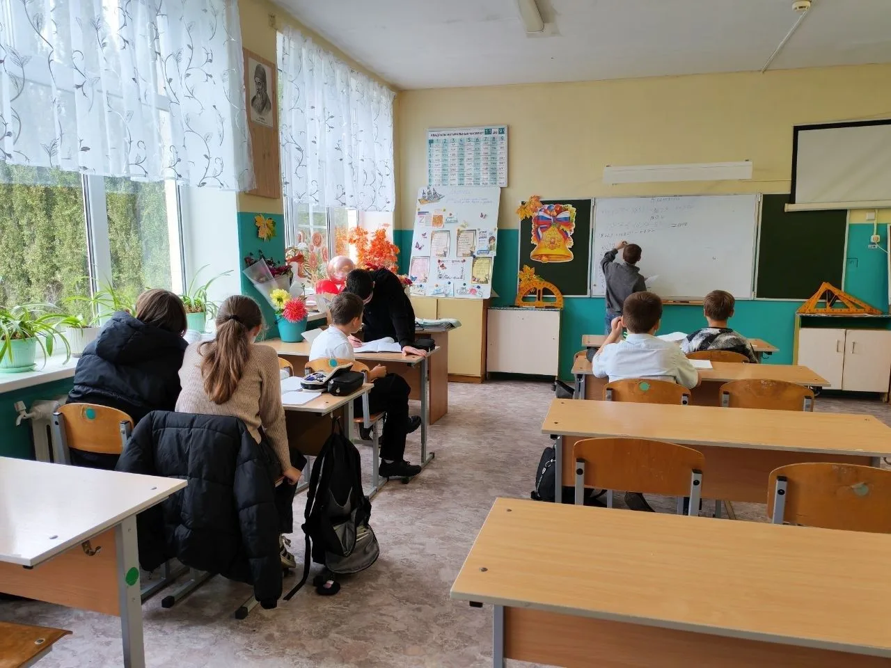 День учителя в нашей школе: яркое шоу, азарт и море эмоций!