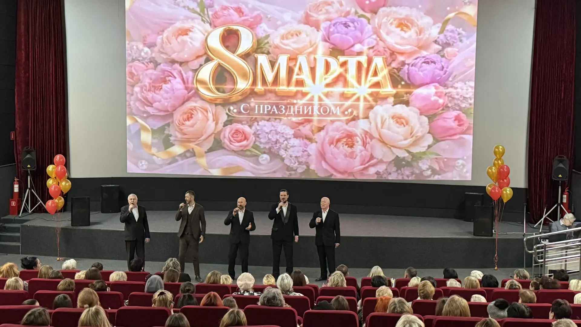 В преддверии 8 Марта в кинотеатре «Заря» прошел праздничный концерт, наполненный музыкой и вдохновен