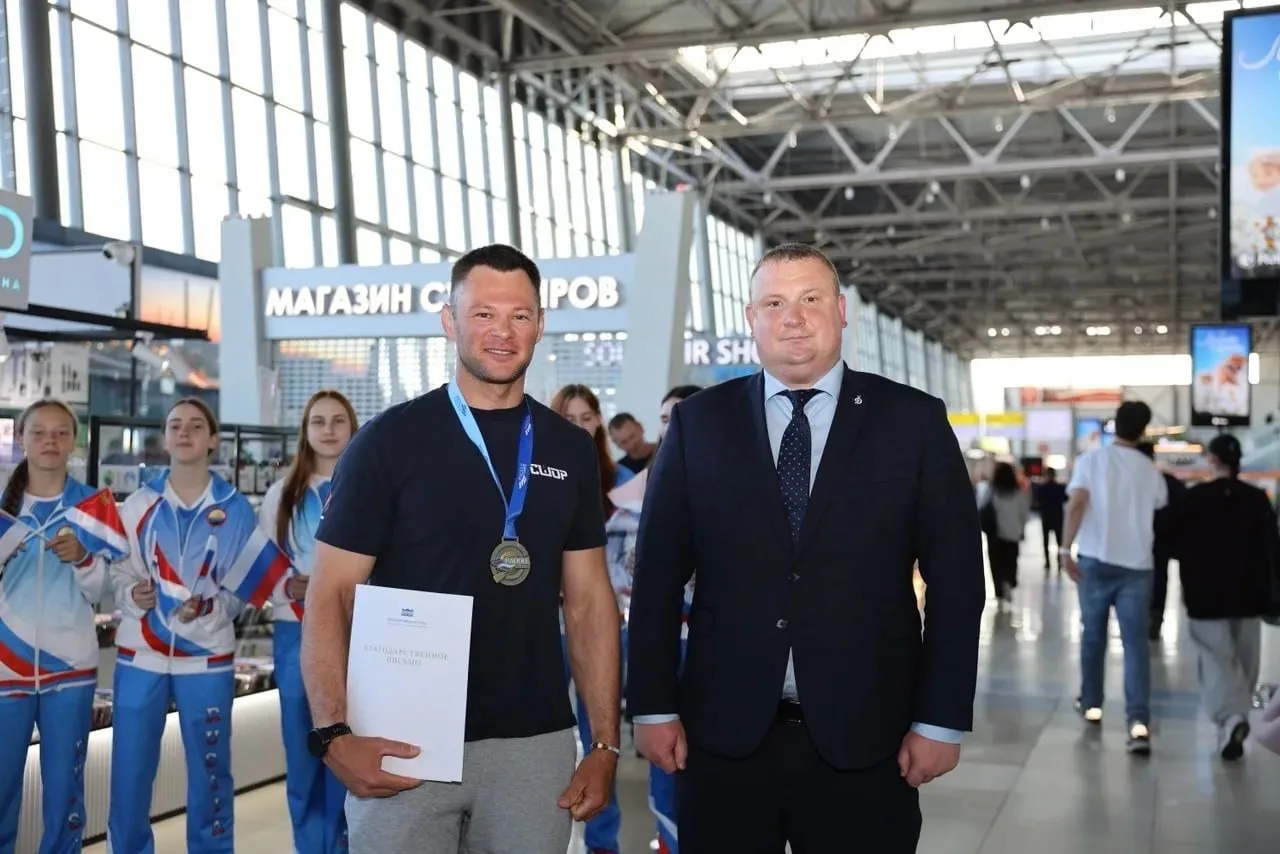 👍👍👍 Каноист Иван Штыль вернулся в Приморье с золотом чемпионата Европы!

🎉Сегодня в аэропорту Вл