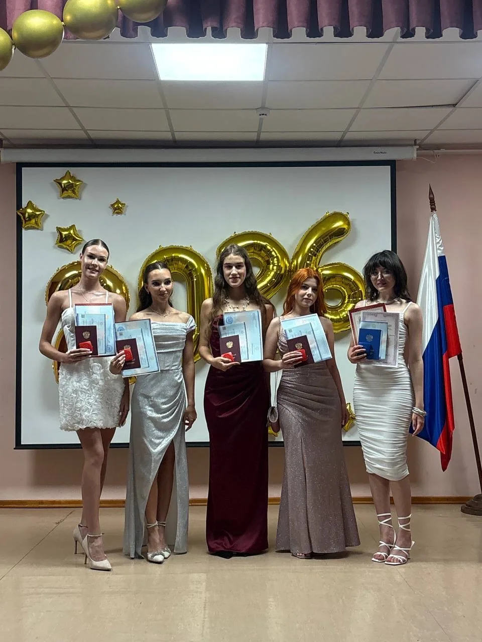 Выпускной 2026: 11 классы ✨

25 июня наши одиннадцатиклассники стали еще немного взрослее: получили 