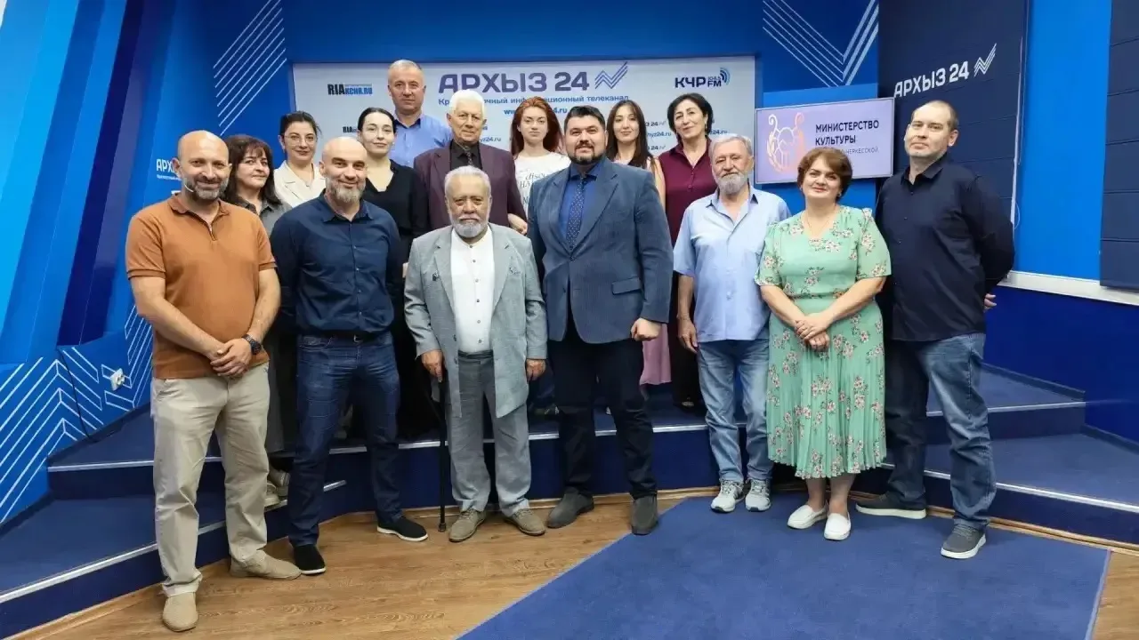 На телеканале «Архыз 24» состоялся прямой эфир, темой которого стали национальные театр...