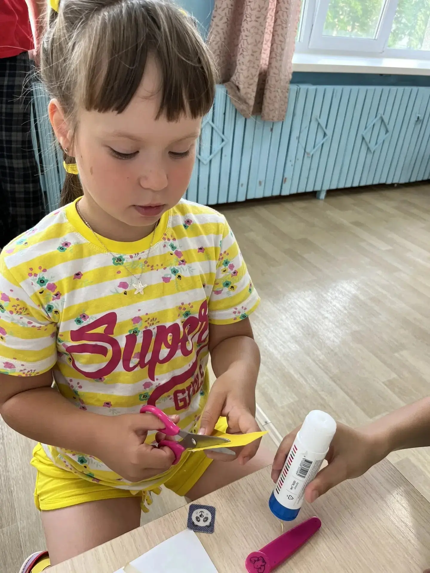Сегодня у нас желтый вторник!
Ребята решили в такую пасмурную погоду сделать солнышко.🌞 

#детскийс