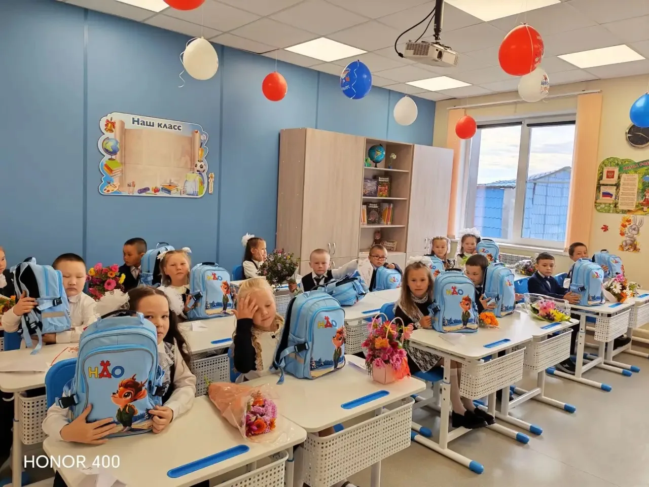 С новым учебным годом! Торжественная линейка ко Дню знаний в нашей школе🏫📝