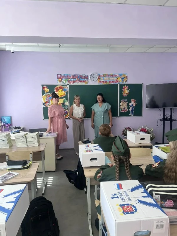 В День знаний Елена Пантелеевна Голяка, исполняющая обязанности руководителя управы При...