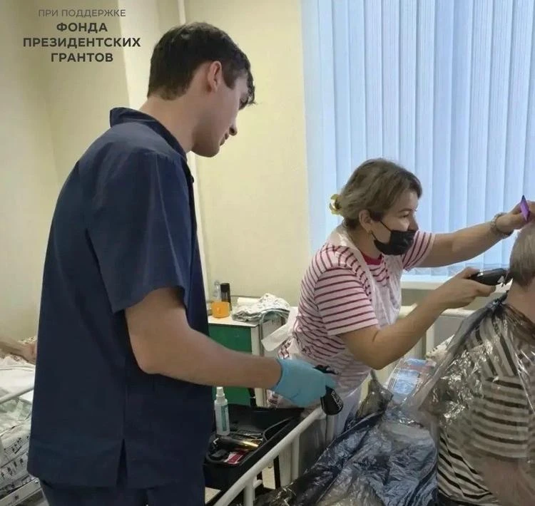 В Лангепасе запустили парикмахерские услуги на дому для лежачих пациентов
