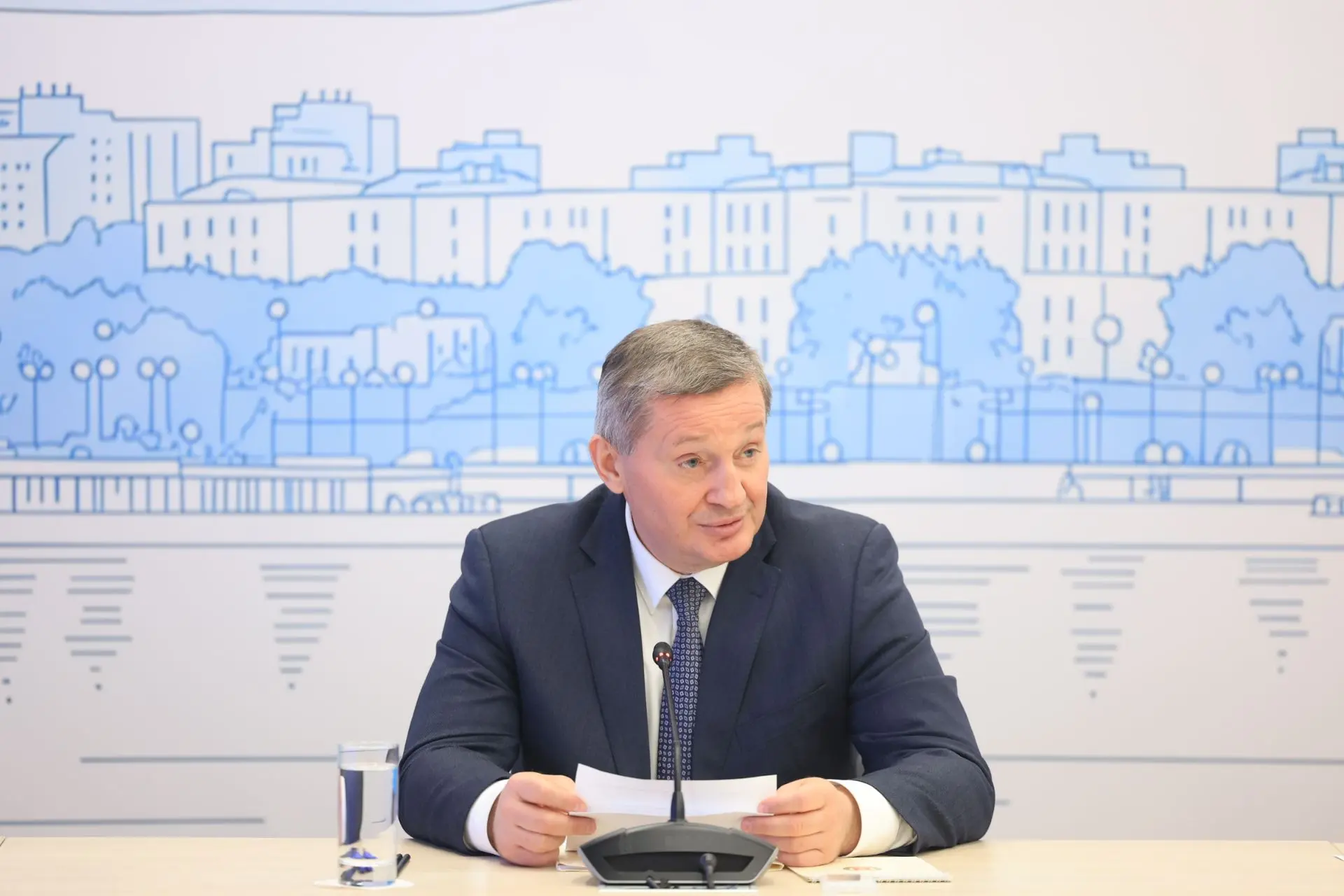 «Считаю, сегодня не время для проведения больших масштабных праздничных мероприятий, ра...