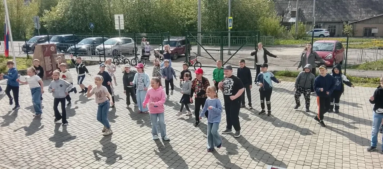 🌞 Первый день в пришкольном лагере: заряд бодрости и патриотизма! 🇷🇺