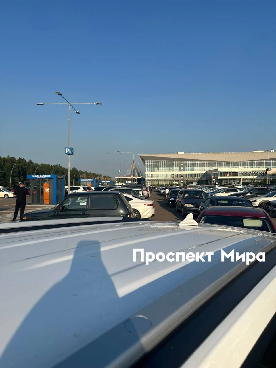 Выезд из аэропорта перекрыт. Местами по пути в город также остановили движение транспорта.

Краснояр