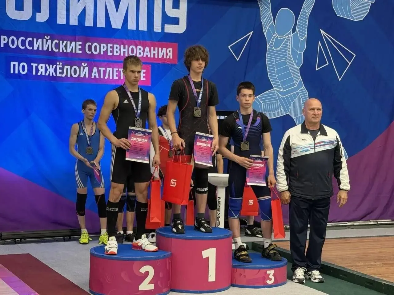🏋️‍♂️ Холмский атлет взял бронзу на всероссийских соревнованиях

Константин Травин показал отличный