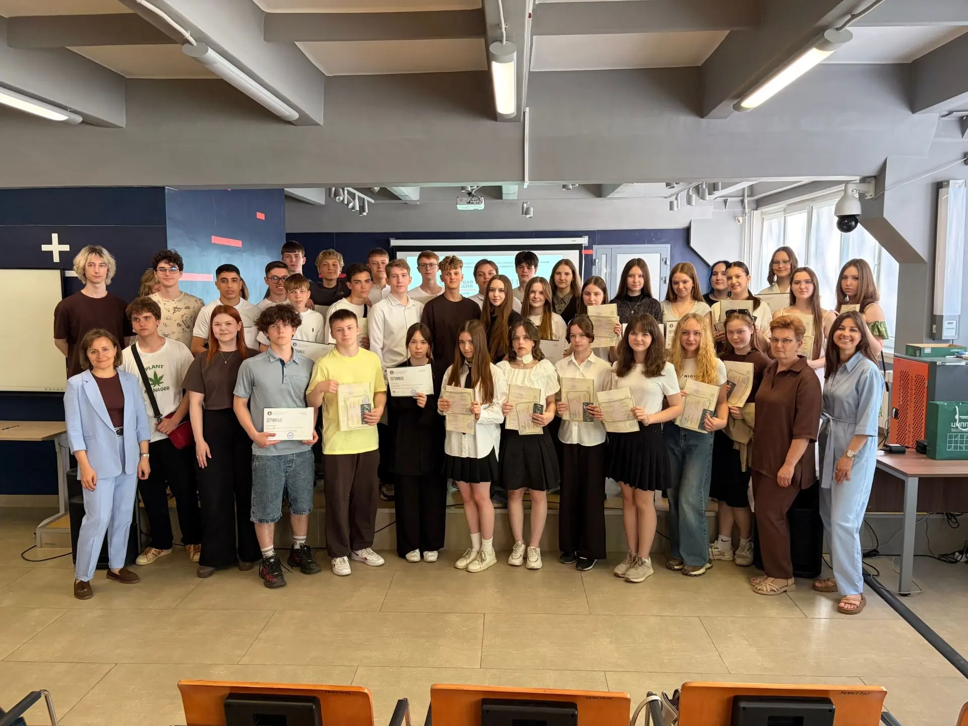 🎓 Будущее начинается сегодня: школьники получили первые рабочие профессии в Мининском университете  