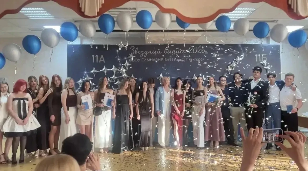 Сегодня в школах города состоялись церемонии вручения аттестатов. Дети выросли и покида...