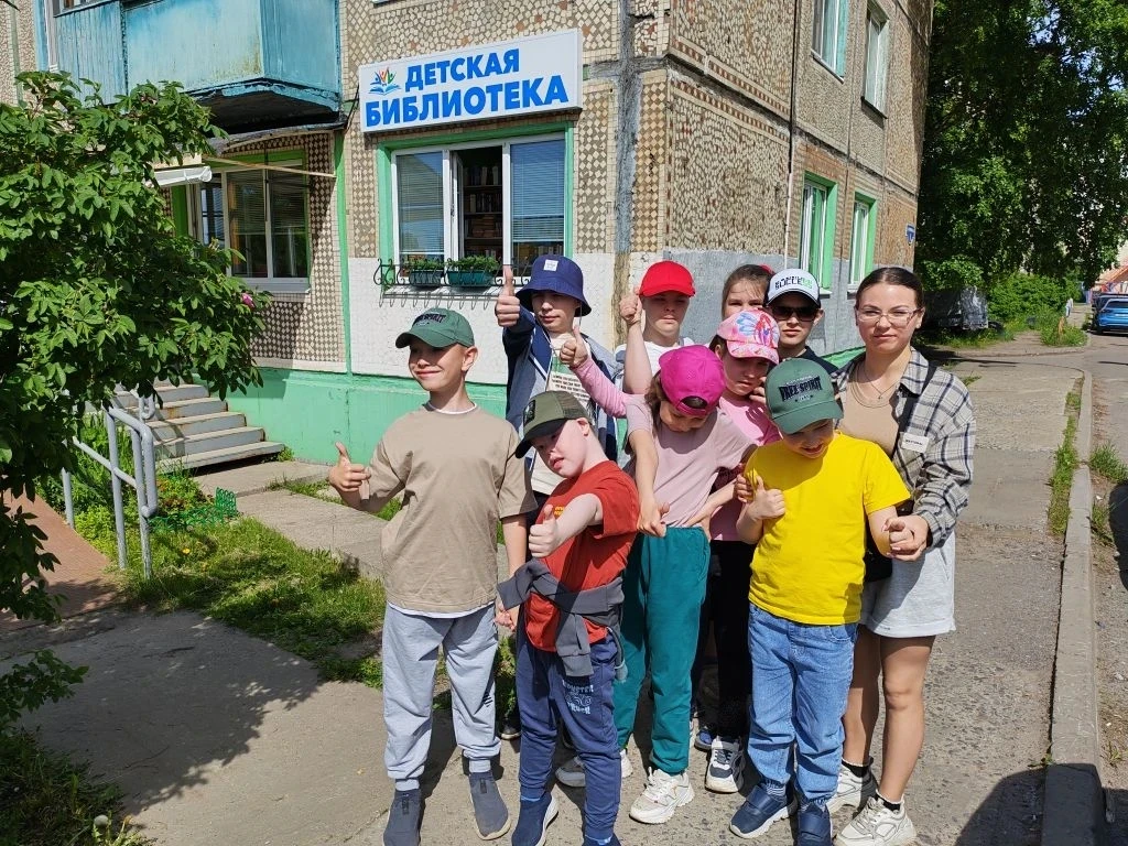 Сегодня мальчишки и девчонки совершили путешествие в библиотеку на познавательное мероприятие, где у