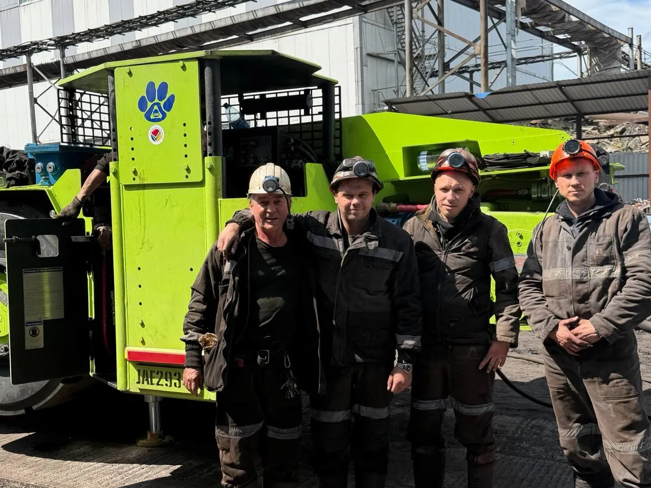 🤔 #ЧтоТамнаПроизводстве

🏭Шахта «Денисовская» усилила парк техники двумя новыми самоходными вагона