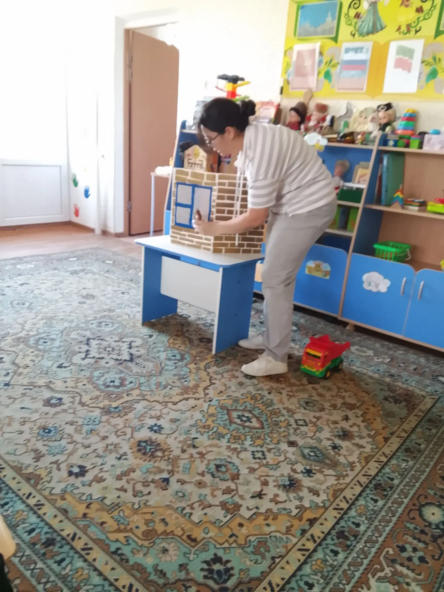 В рамках недели "Азбука безопасности''
В младшей группе прошла беседа "Открытые окна" в ней малыши в
