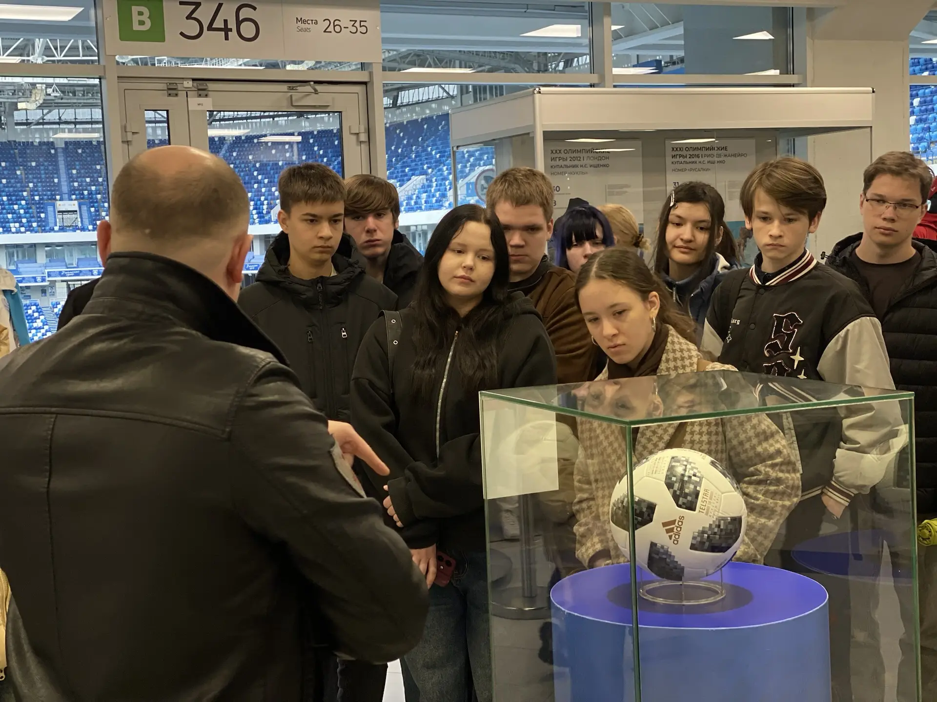 🌌 Путешествие в глубины Вселенной: ученики 9‑х классов побывали на научной лекции! 🚀  Вчера ученики 