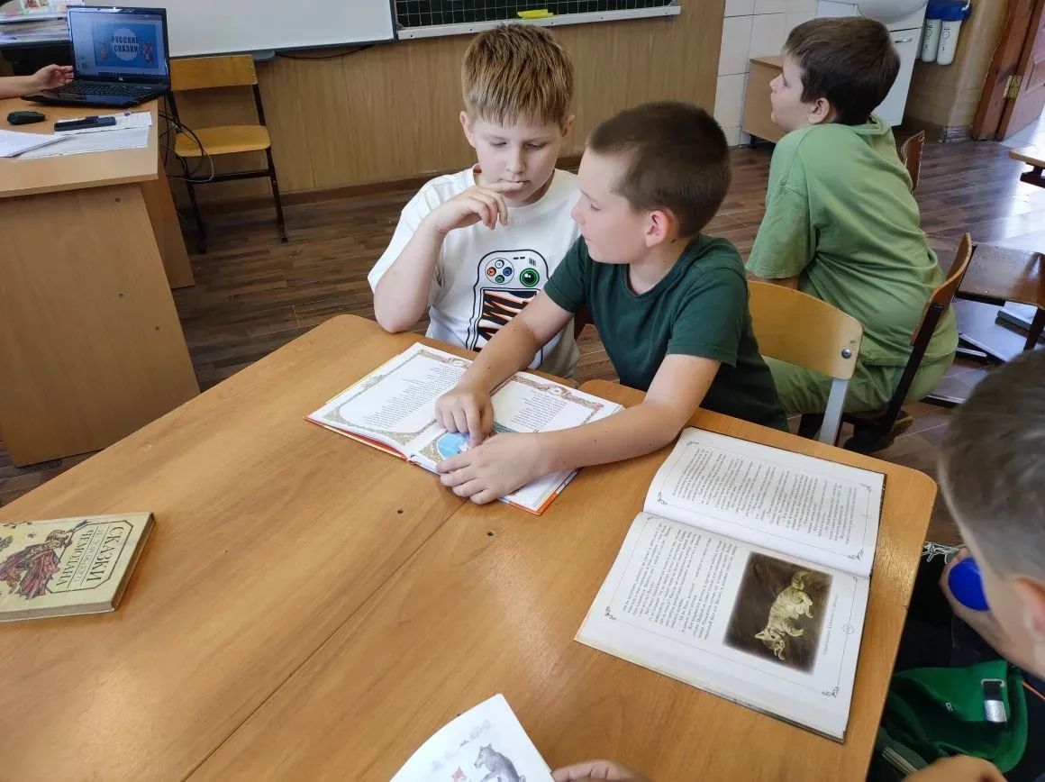 День 15.06.2026 в лагере "Василёк" был посвящён русским сказкам. Ребята вспоминали какие бывают глав