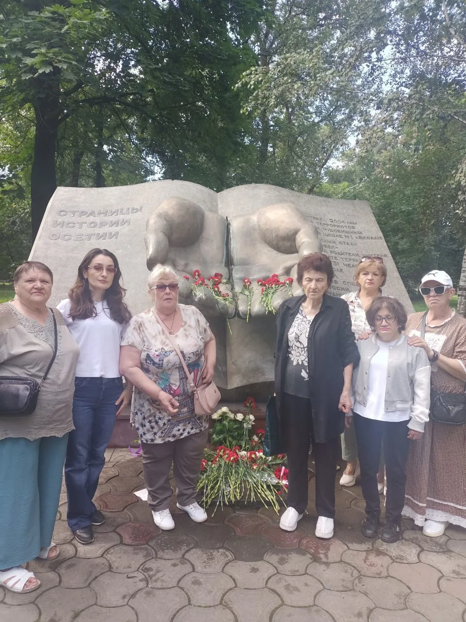 "Серебряные волонтёры" КЦСОН Затеречного района в память о жертвах Бесланской трагедии ...