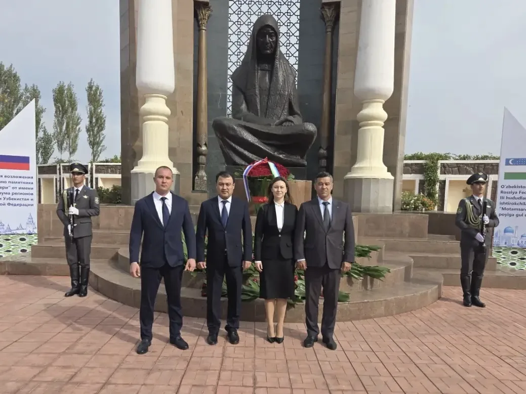 🇺🇿Второй день нашего визита в Узбекистан начался с важного и трогательного момента – ...