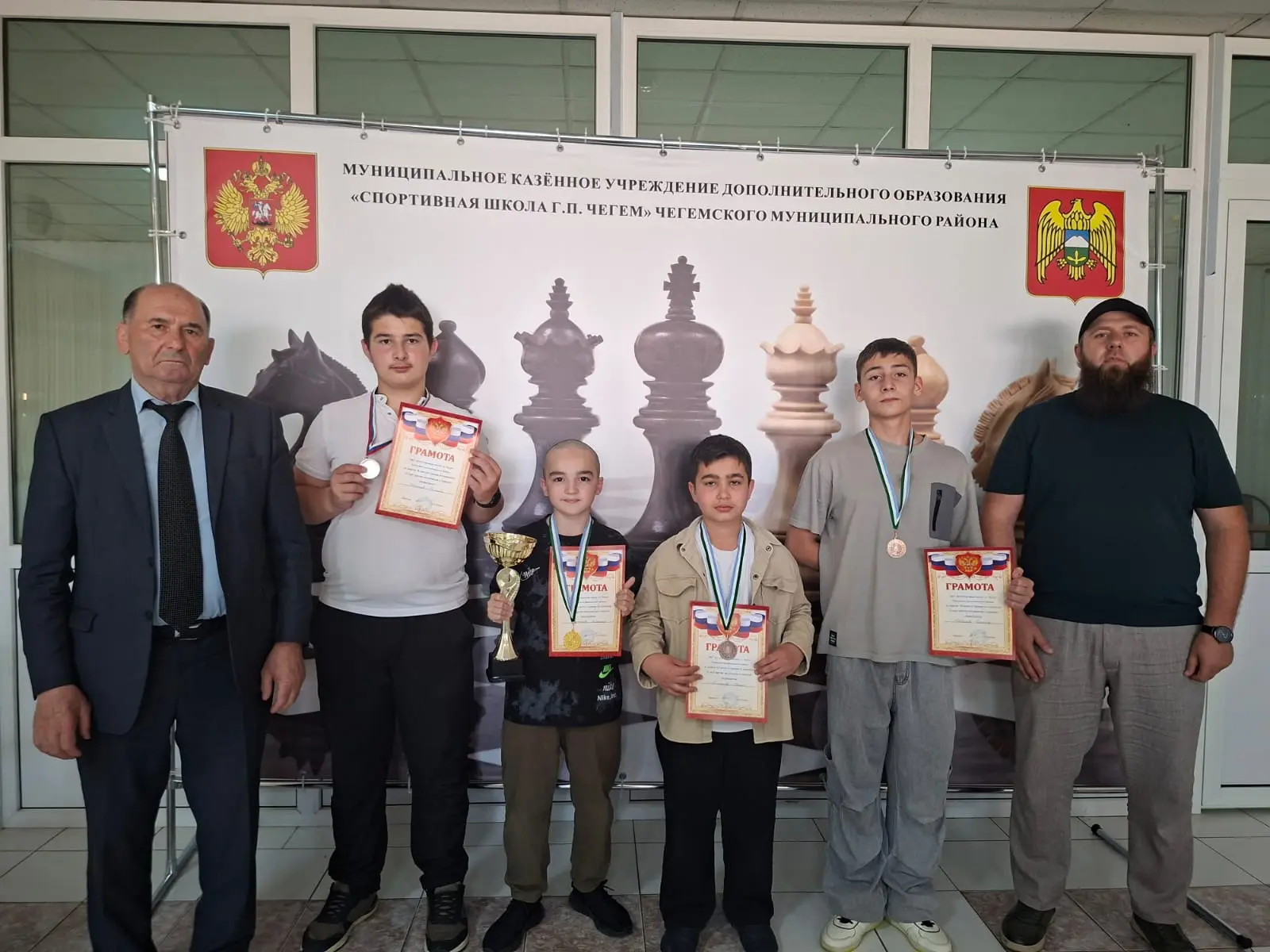 Ученик 4 «Б» класса Шогенов Данияр👏завоевал 1 место в шахматном турнире «Спорт против экстремизма и