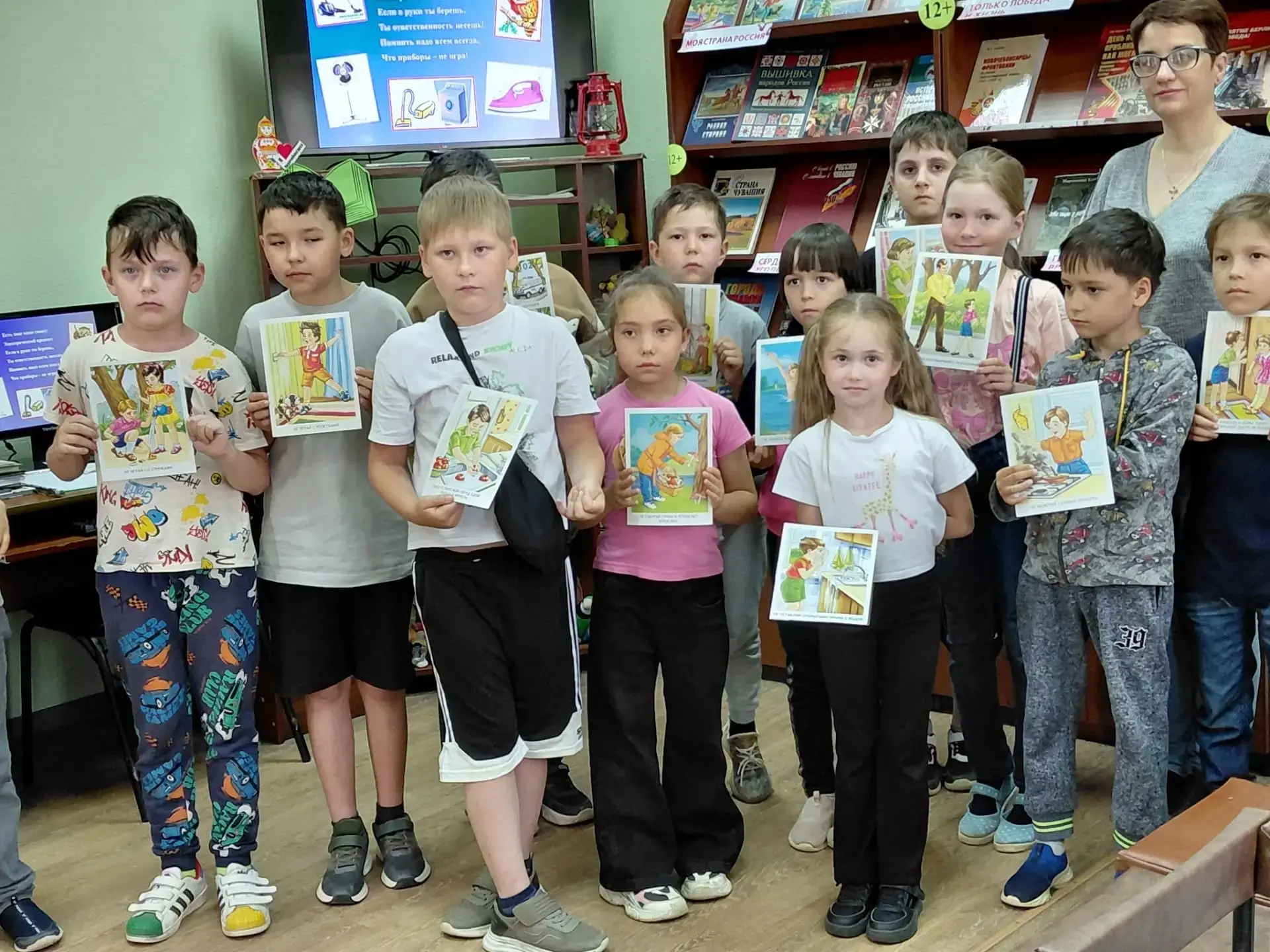 ☀️Ещё один день пришкольного лагеря "ИСТОК"

✅Мы начинаем день с зарядки , значит будет всё в порядк