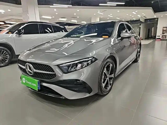 🚗 Mercedes-Benz 2023