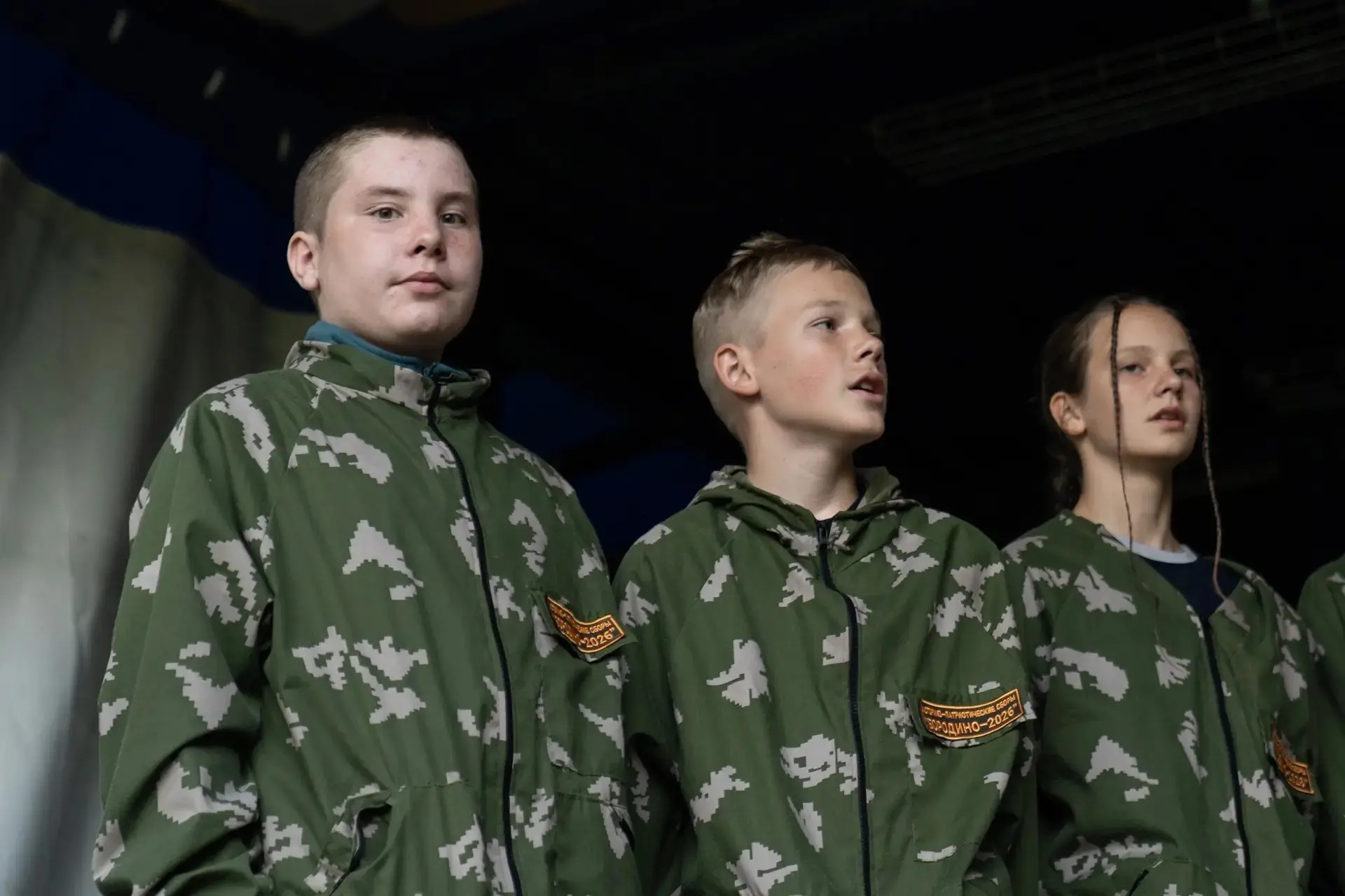 Участники  сборов в Бородино  показывать визитные карточки своих городов и регионов.

На сцене визит