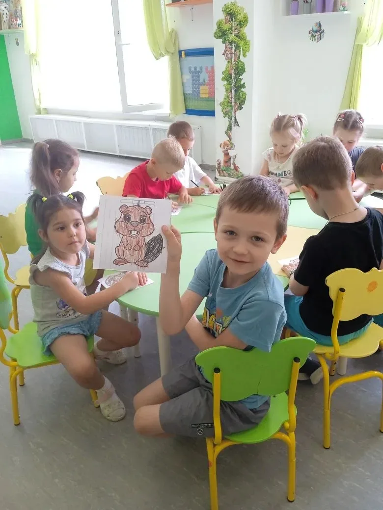 Сегодня с детьми 1 группы провели беседу на тему: "Животные России.Бобры".
Посмотрели обучающий филь