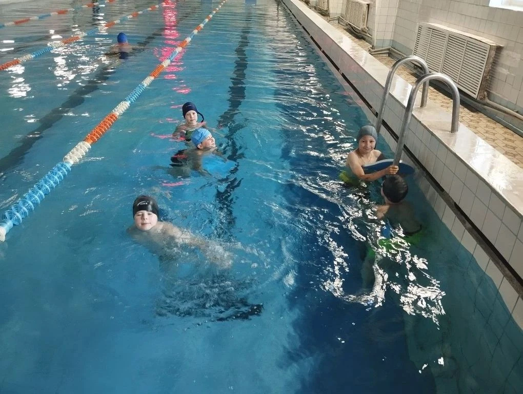 🌊 Водные приключения в «Колокольчике»! 🌊 
 
Ребята из школьного лагеря «Колокольчик» сегодня смени