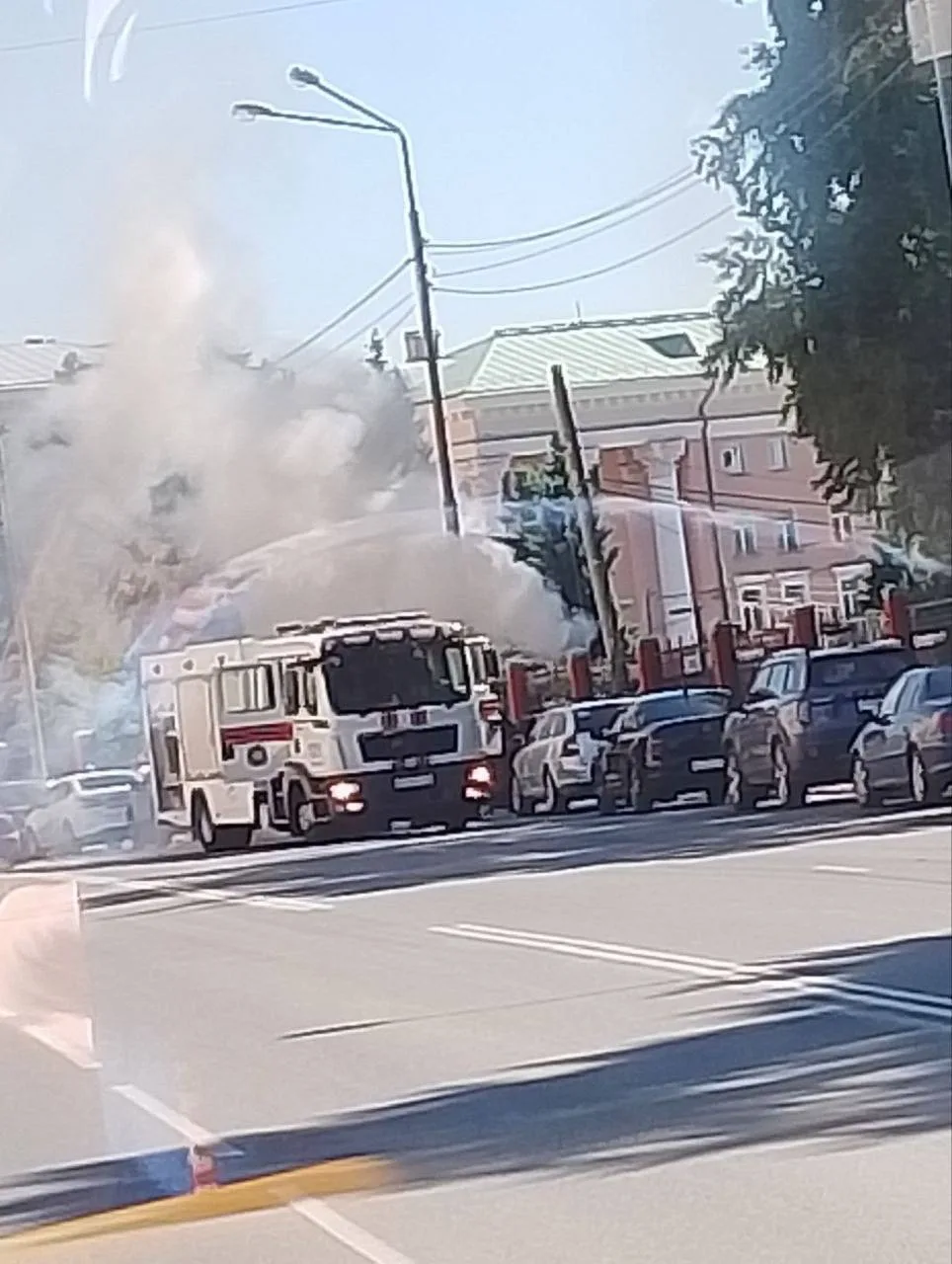 Напротив драмтеатра горел авто