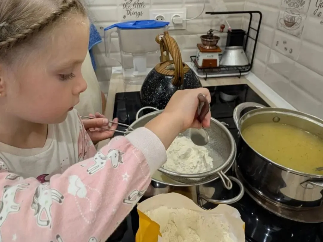 Рецепт дня!
Воспитанница 3 группы 🧑‍🍳Тарантул Виталина предлагает приготовить ароматные оладушки н
