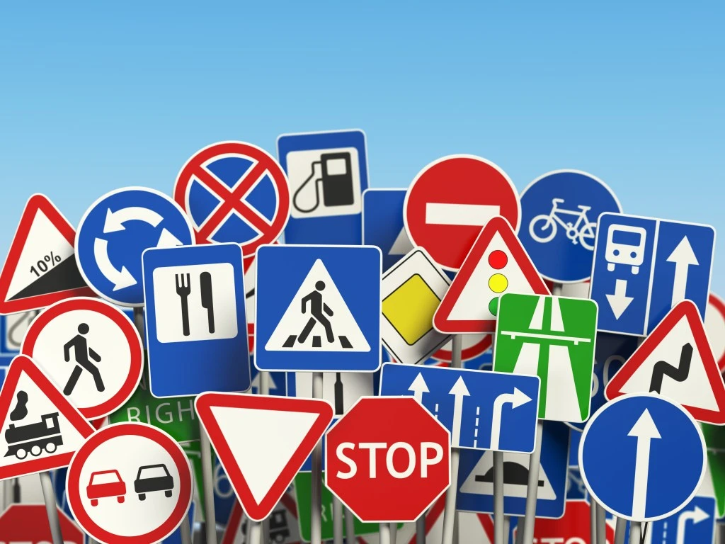 🚦 Дорожные знаки — ключевой элемент дорожной безопасности: они чётко обозначают разреш...