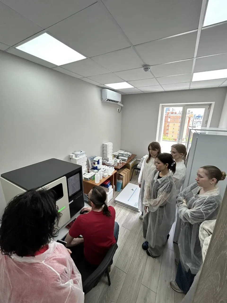 🧪 Биоэкономика на практике: лицеисты Плехановского университета познакомились с миром ...
