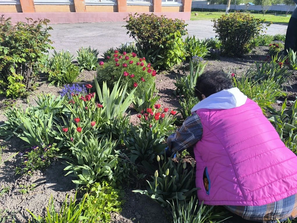 Мир! Труд! Май!🕊️☀️🌱 В преддверии праздника Весны и Труда сотрудники «Знаменского СДК» организовали 