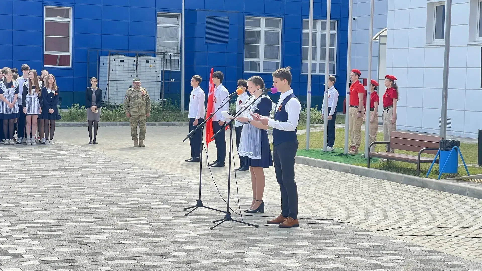Помним, чтим, гордимся!🇷🇺🕯🎖  Сегодня в нашей школе прошла торжественная линейка, посвящённая 81‑й го