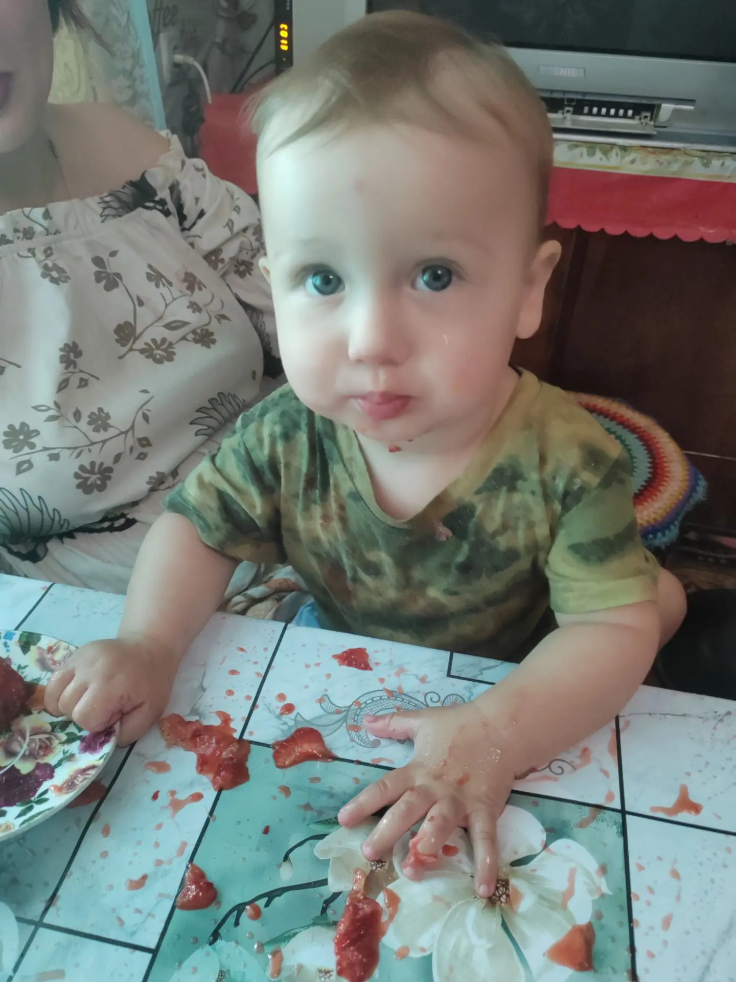 😉 Сегодня Лев Максимович был в гостях у бабушки и дедушки

Ел домашнюю клубнику 🍓

Наш канал в MAX