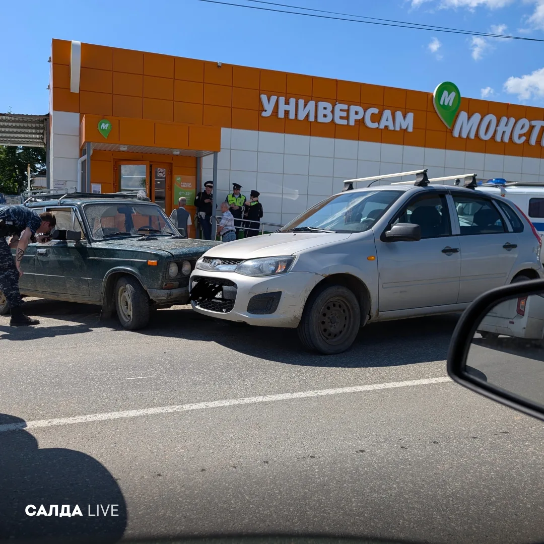В Верхней Салде подростки, угнав чужую машину, устроили аварию. 

Молодые люди взяли авто без спроса
